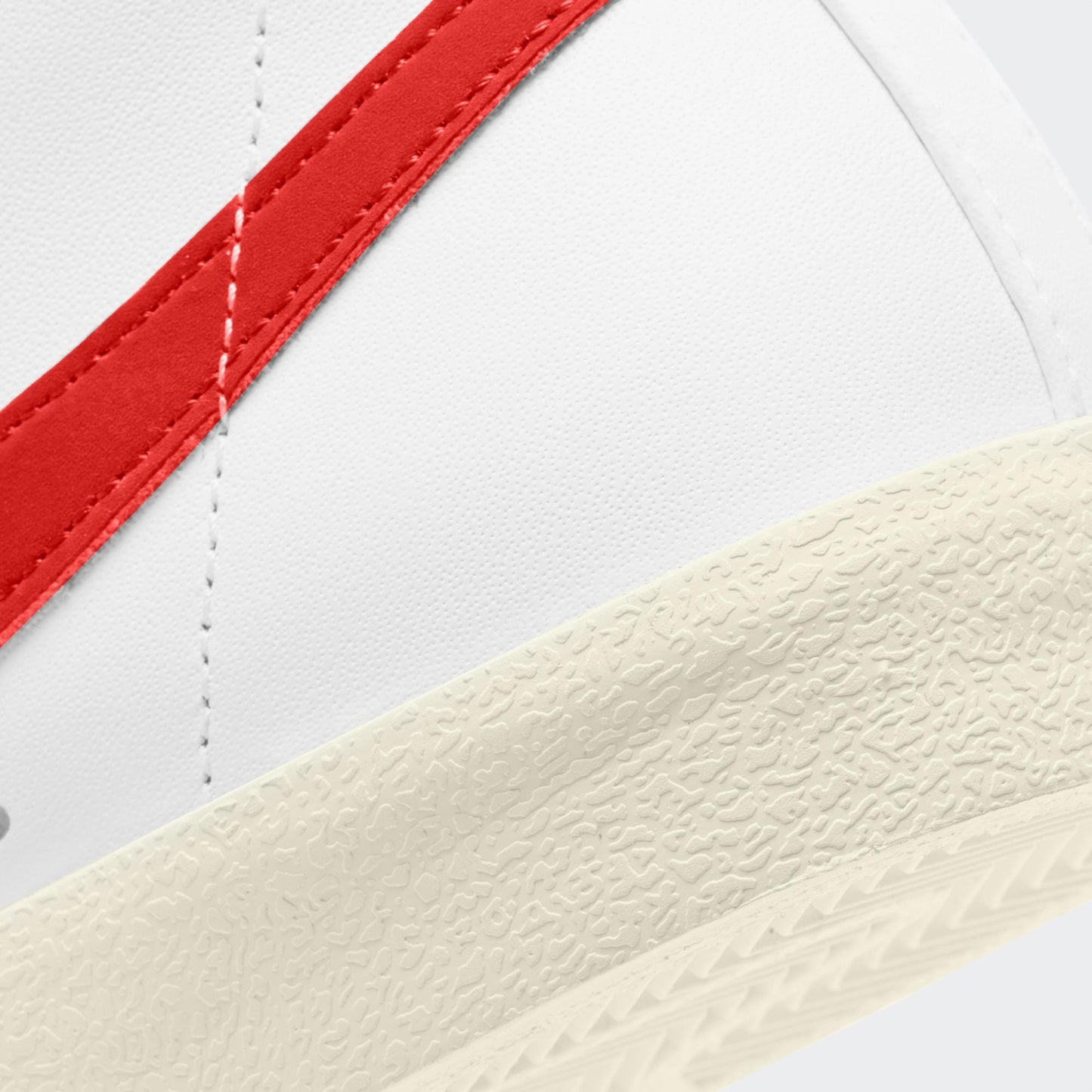 Nike Blazer Mid '77 Kadın Beyaz Spor Ayakkabı