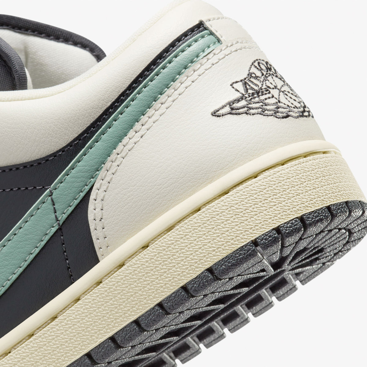 Jordan Air Jordan 1 Low Kadın Krem Sneaker