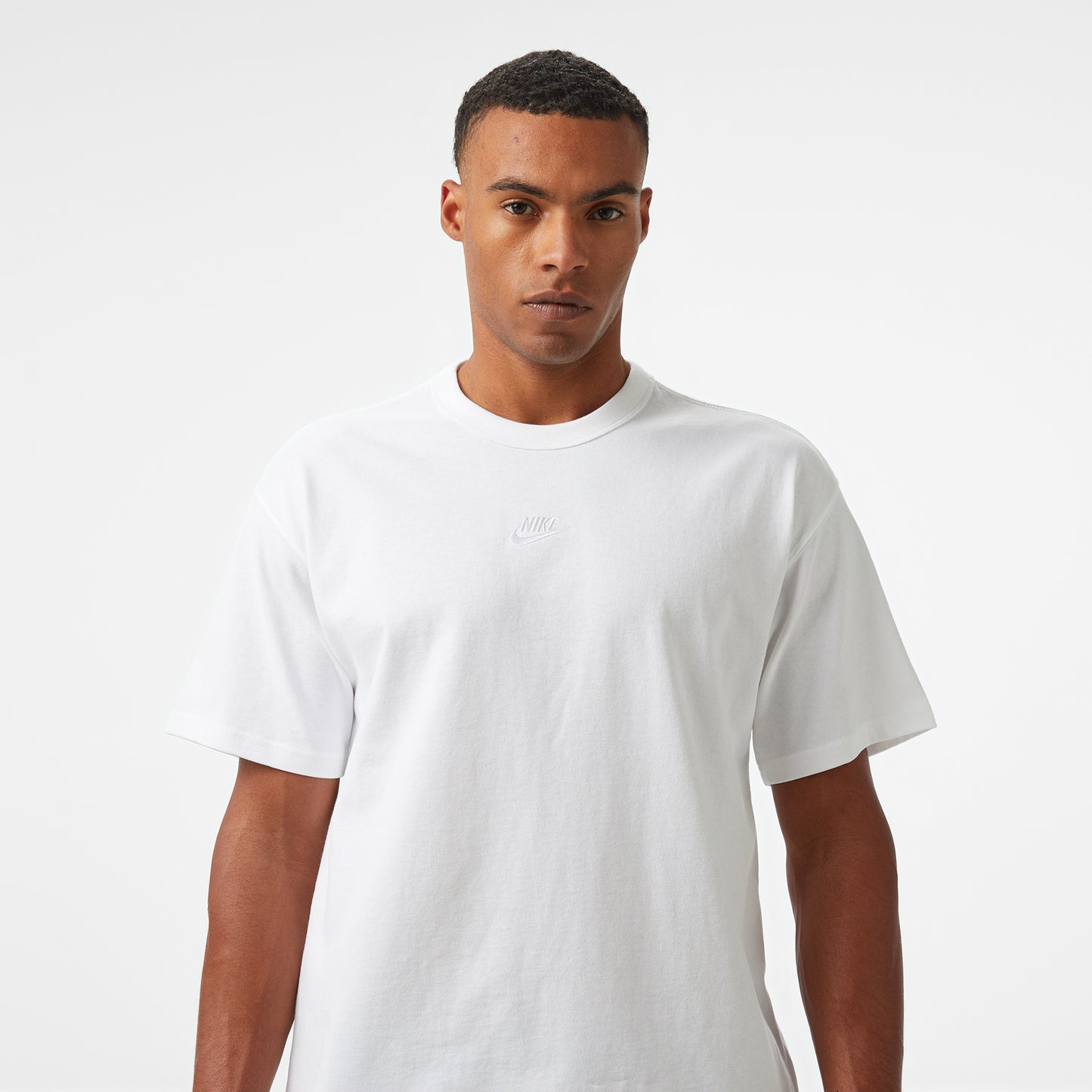 Nike Sportswear Premium Essentials Erkek Beyaz T-shirt