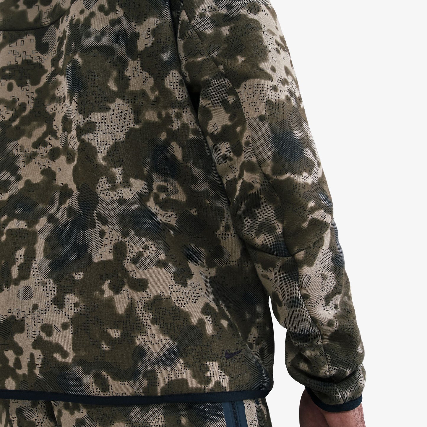 Nike Tech Fleece Kamuflaj Desenli Windrunner Erkek Kahverengi Ceket