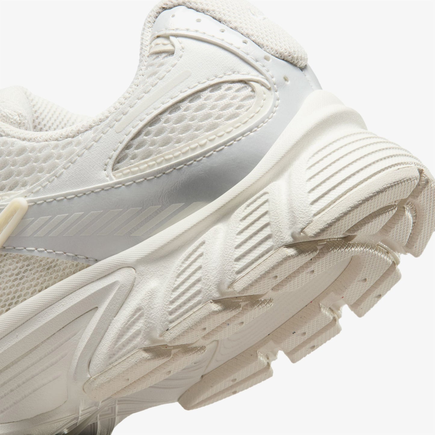 Nike Air Max Moto 2k Erkek Beyaz Spor Ayakkabı