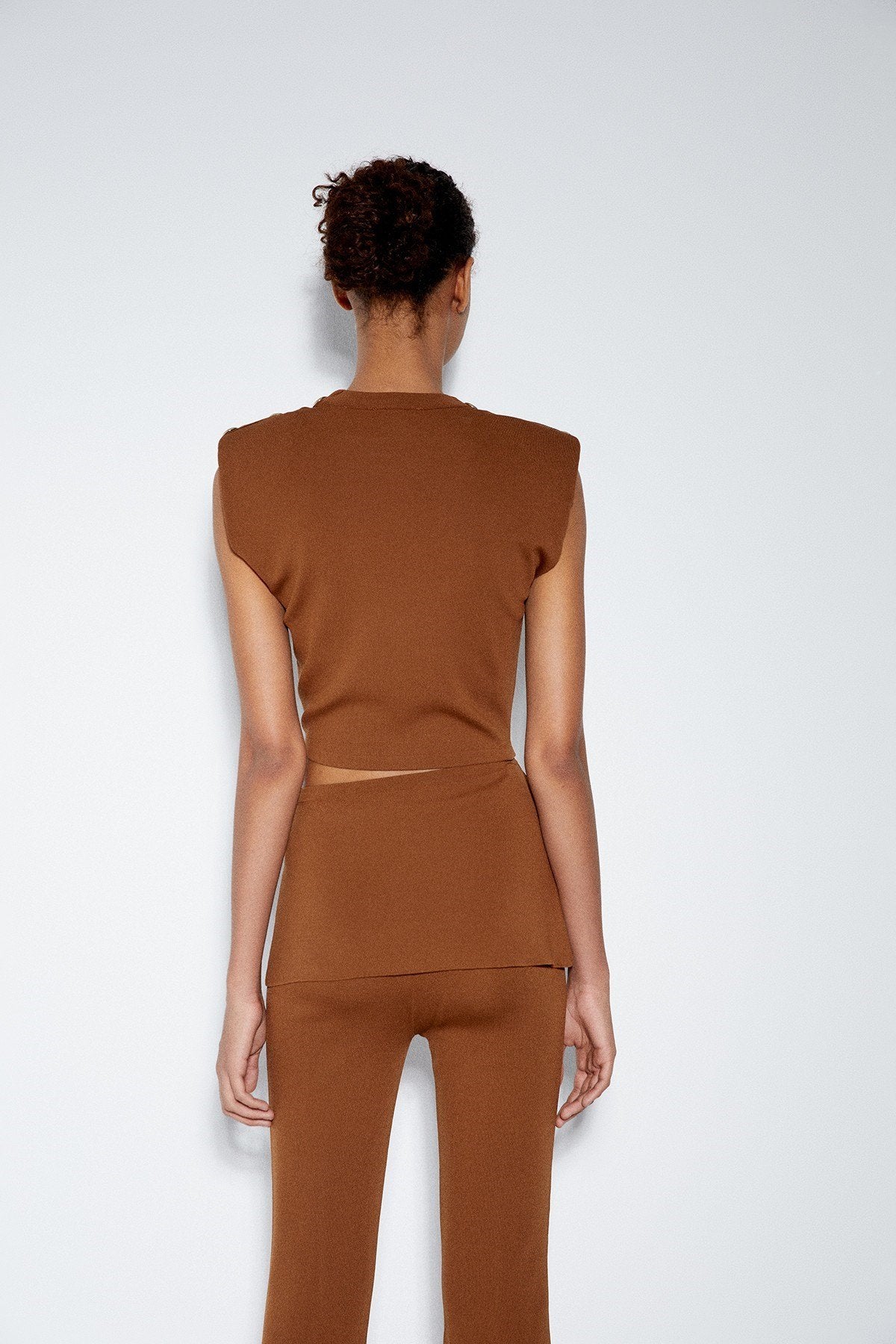 Düğme Detaylı Taba Cut-out Bluz