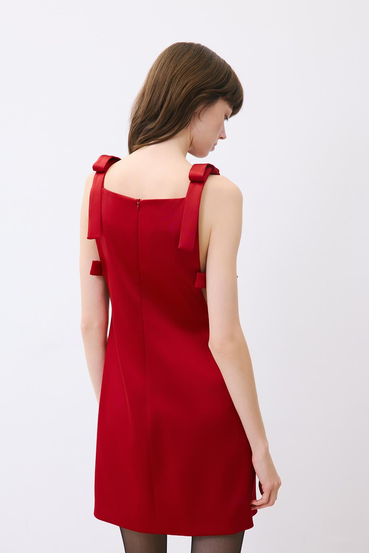 Fiyonk Detaylı Askılı Mini Bordo Elbise