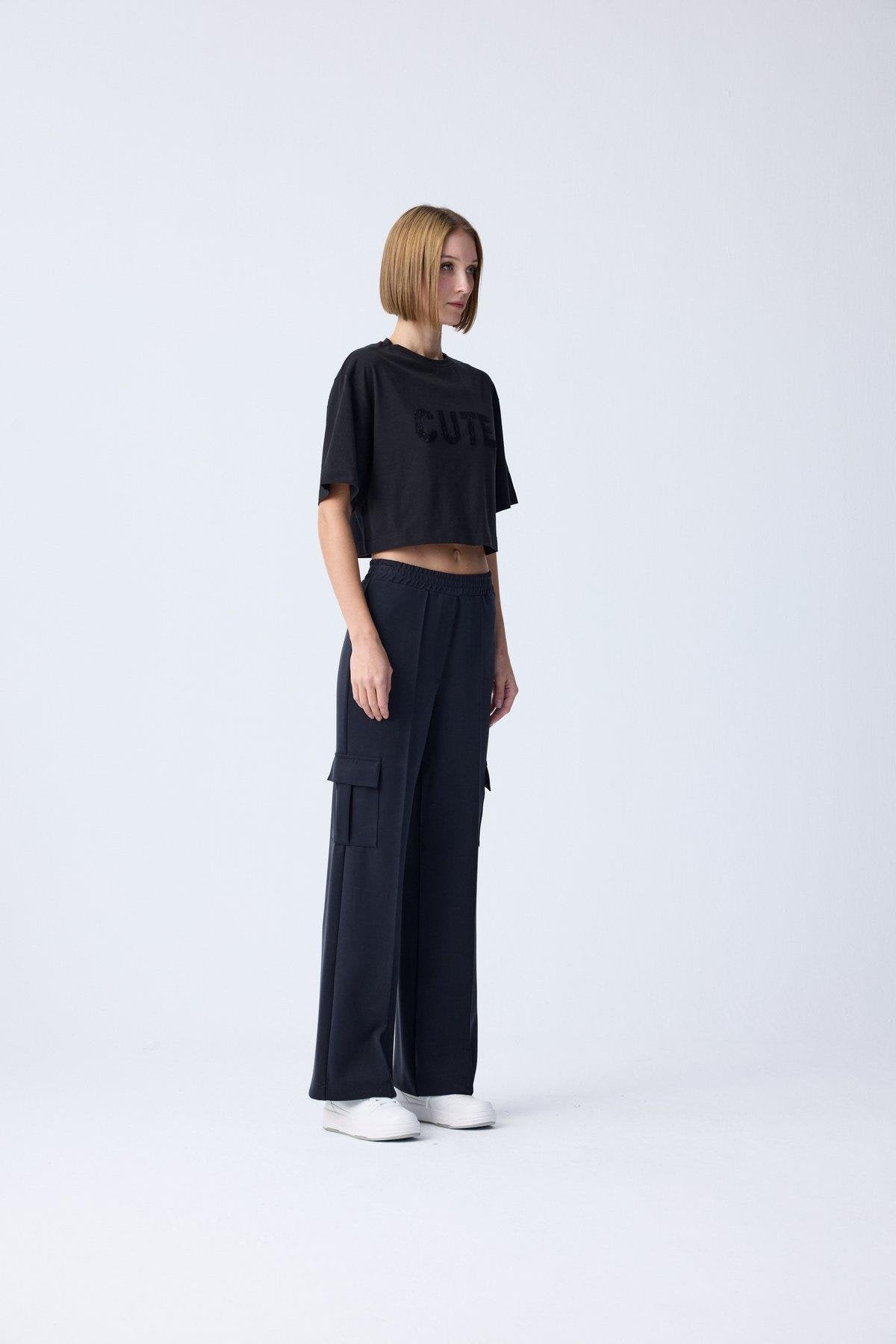 Payet Detaylı Siyah Crop T-shirt