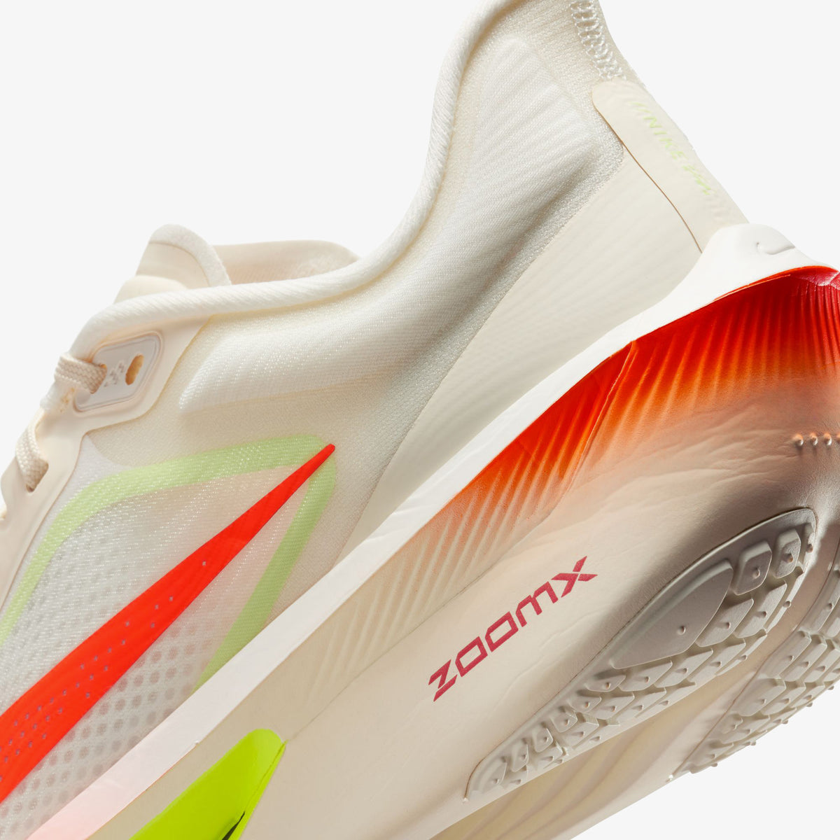 Nike Zoom Fly 6 Kadın Beyaz Koşu Ayakkabısı