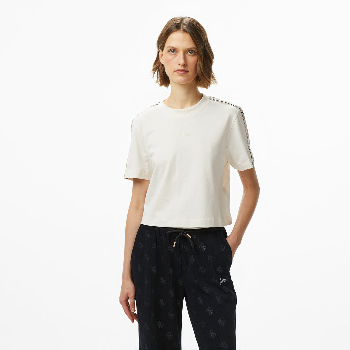 Guess Britney Kadın Krem Rengi Crop T-shirt