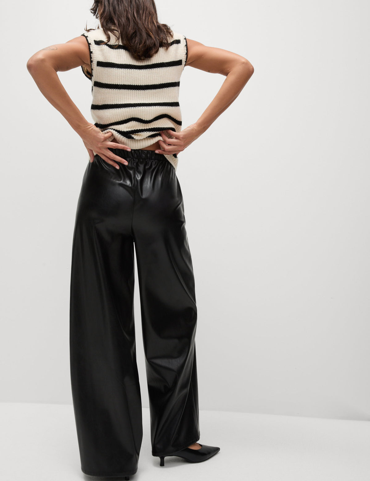 Deri Görünümlü Wide Leg Pantolon
