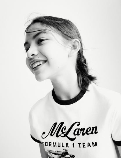 Pamuk Karışımlı Mclaren Logolu Kısa Kesim Üst (2-16 Yaş)