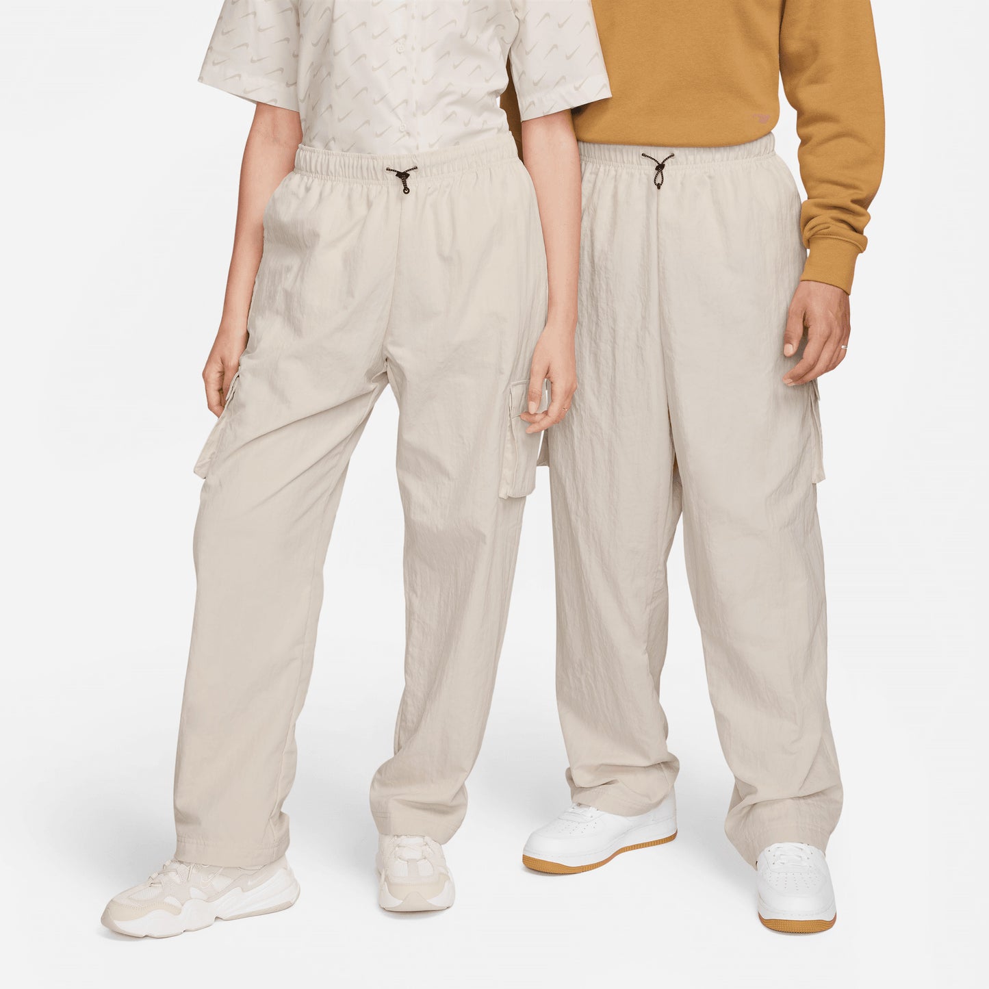 Nike Sportswear Essential Wvn Hr Pnt Cargo Kadın Krem Eşofman Altı