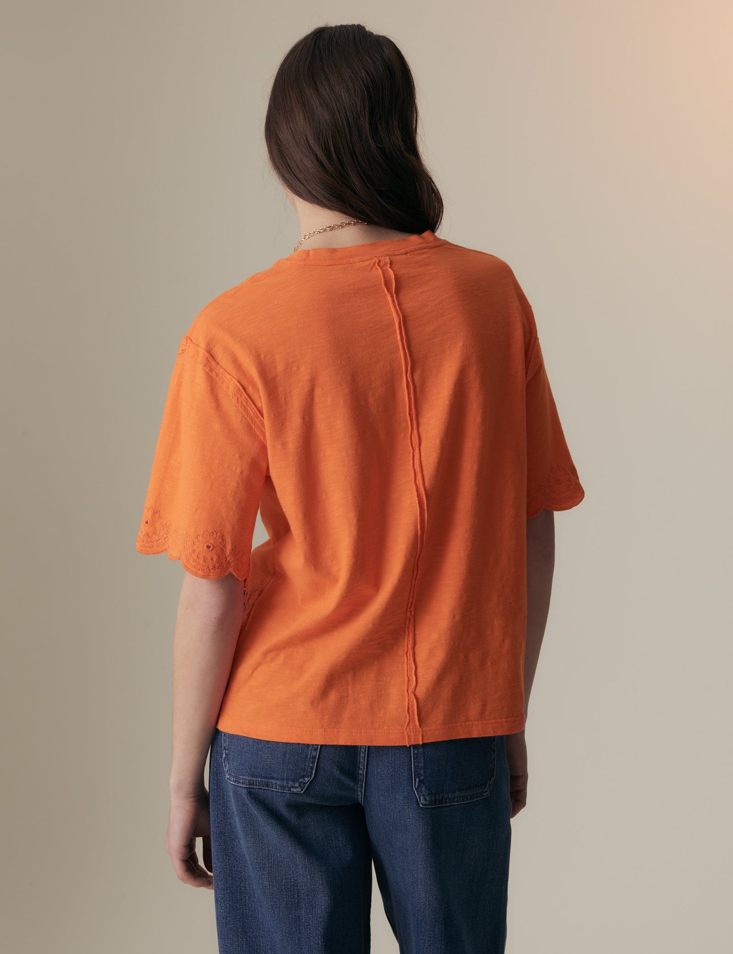 Saf Pamuklu Işleme Detaylı T-shirt