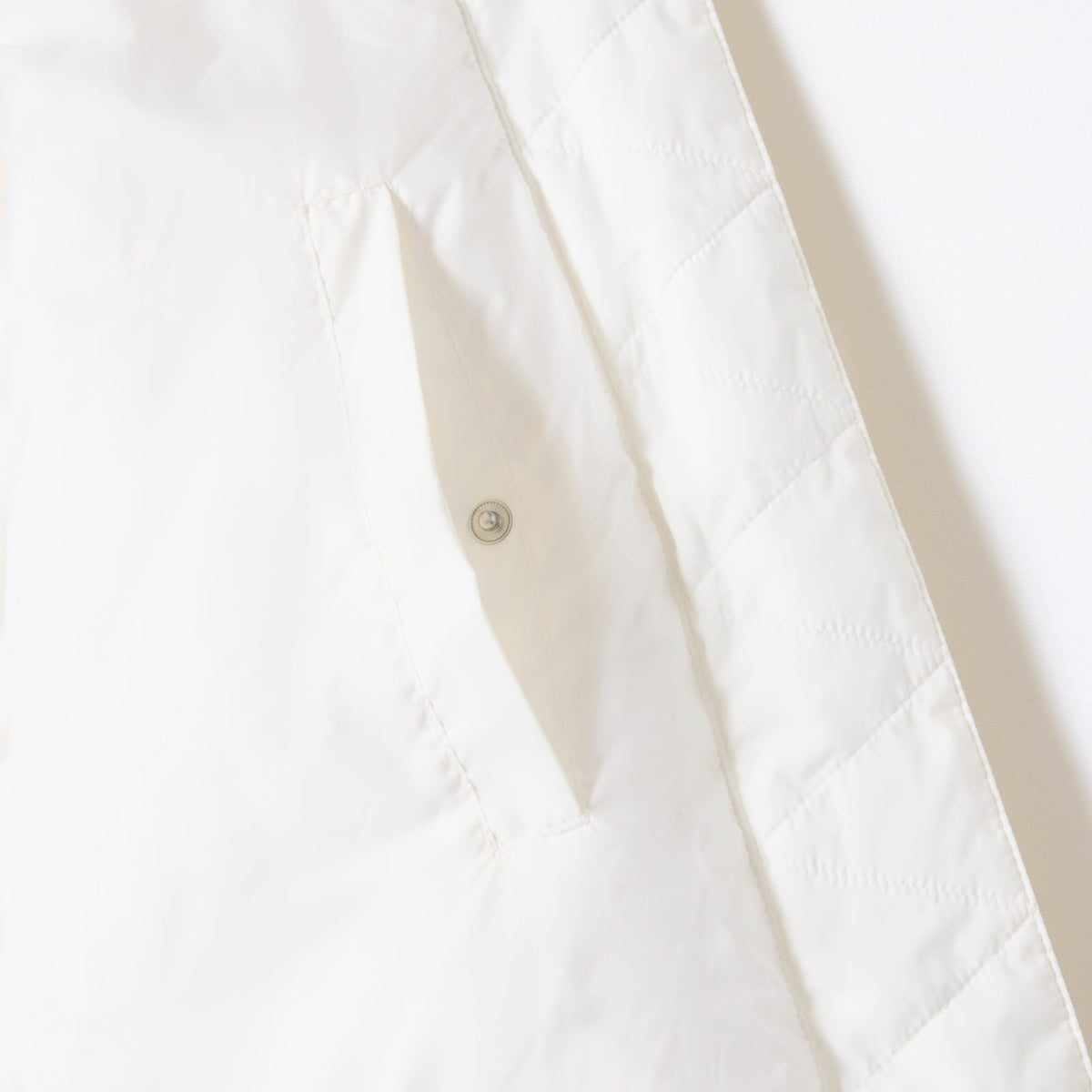 Lacoste Kadın Regular Fit Kapüşonlu Beyaz Şişme Mont