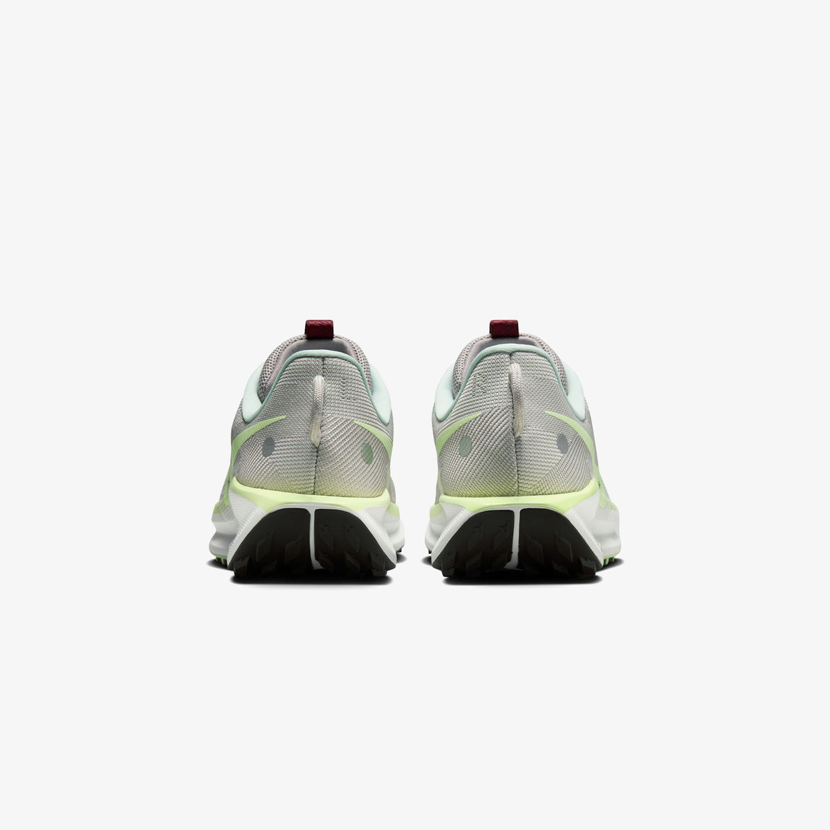 Nike Pegasus Trail 5 Erkek Gri Koşu Ayakkabısı