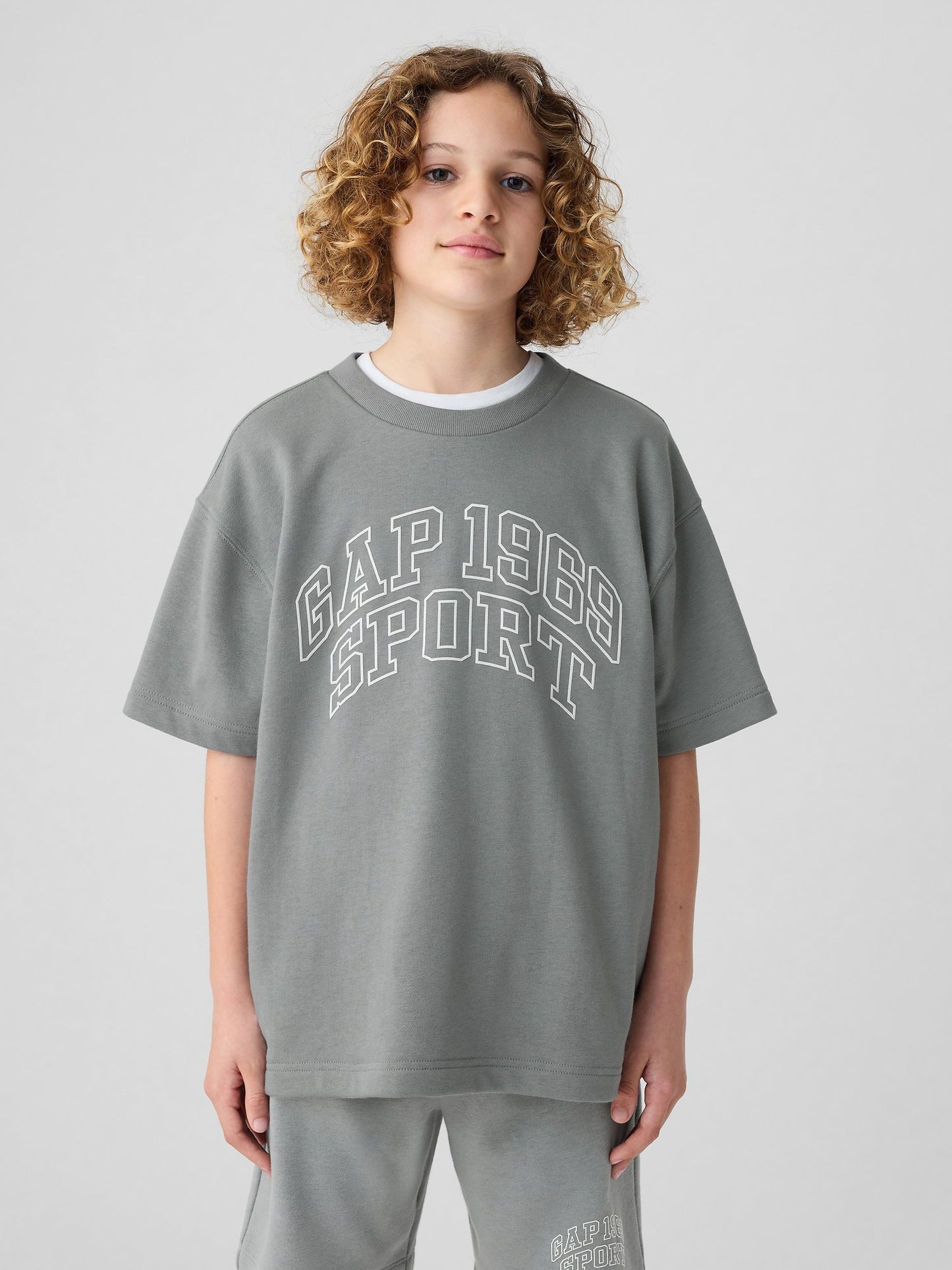 Gri Gap Logo Grafikli Kısa Kollu Sweatshirt