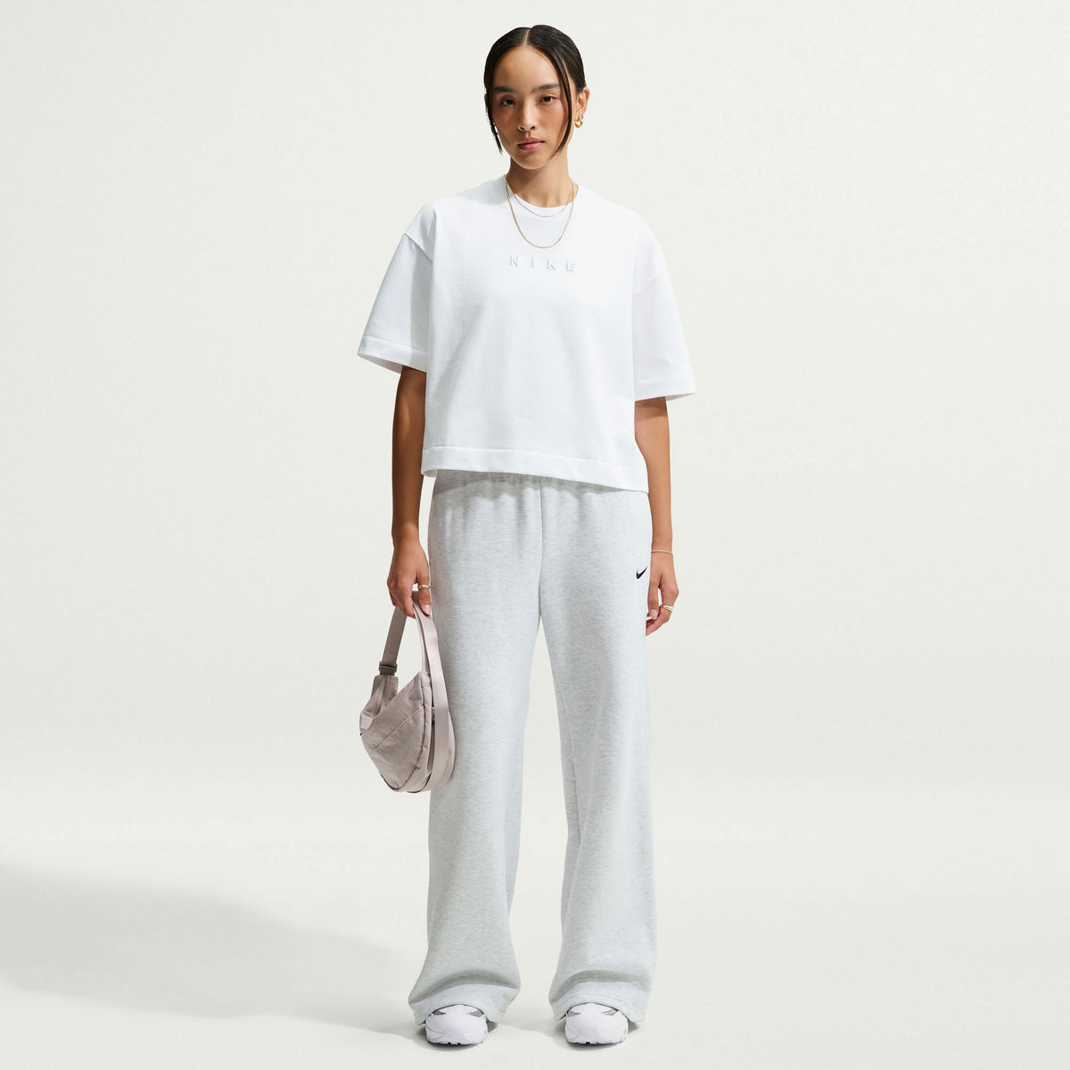 Nike Sportswear Luxe Boxy Kadın Beyaz T-shirt