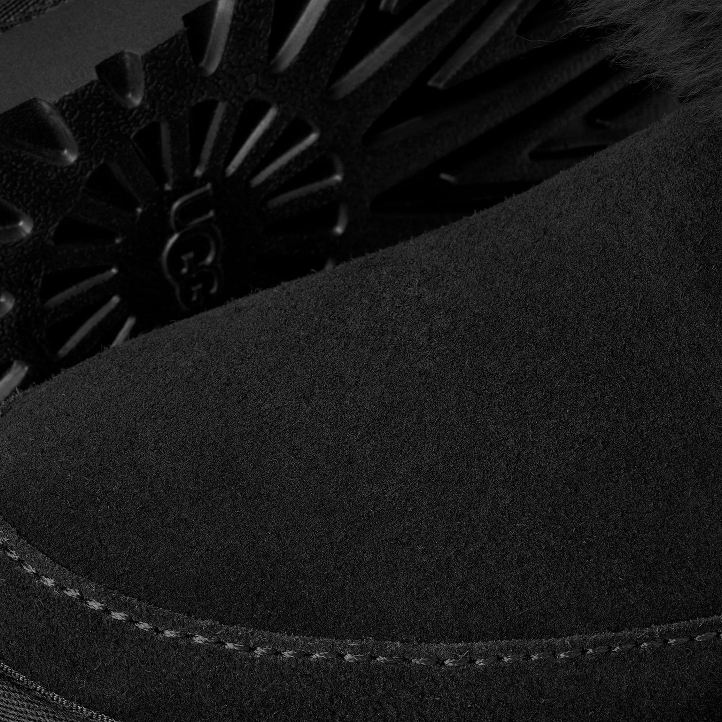 Ugg Classic Ultra Mini Chalet Kadın Siyah Bot