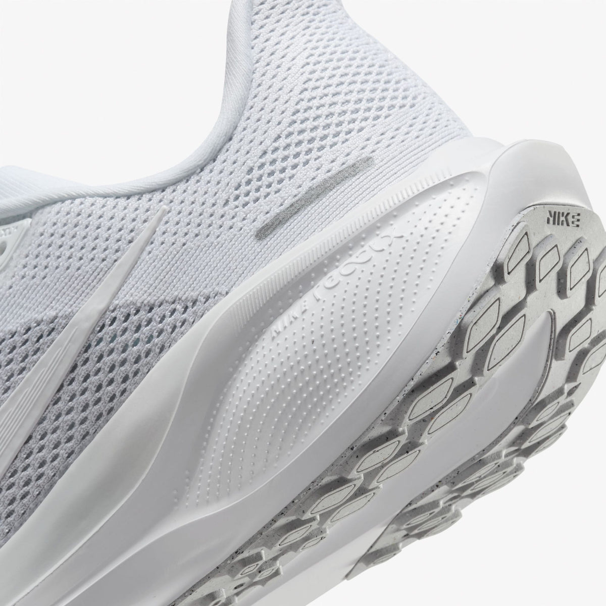Nike Pegasus 41 Kadın Beyaz Koşu Ayakkabısı