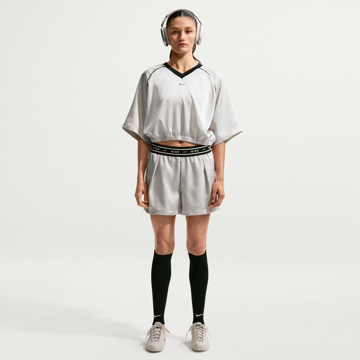 Nike Offline Woven Ss Kadın Gri T-shirt