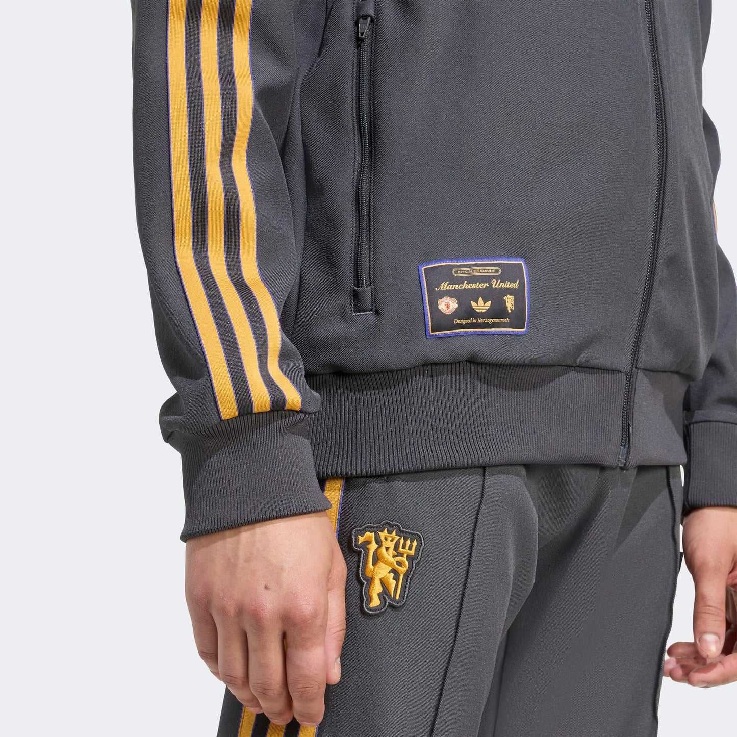 Adidas Manchester United Terrace Icons Erkek Koyu Gri Fermuarlı Sweatshirt