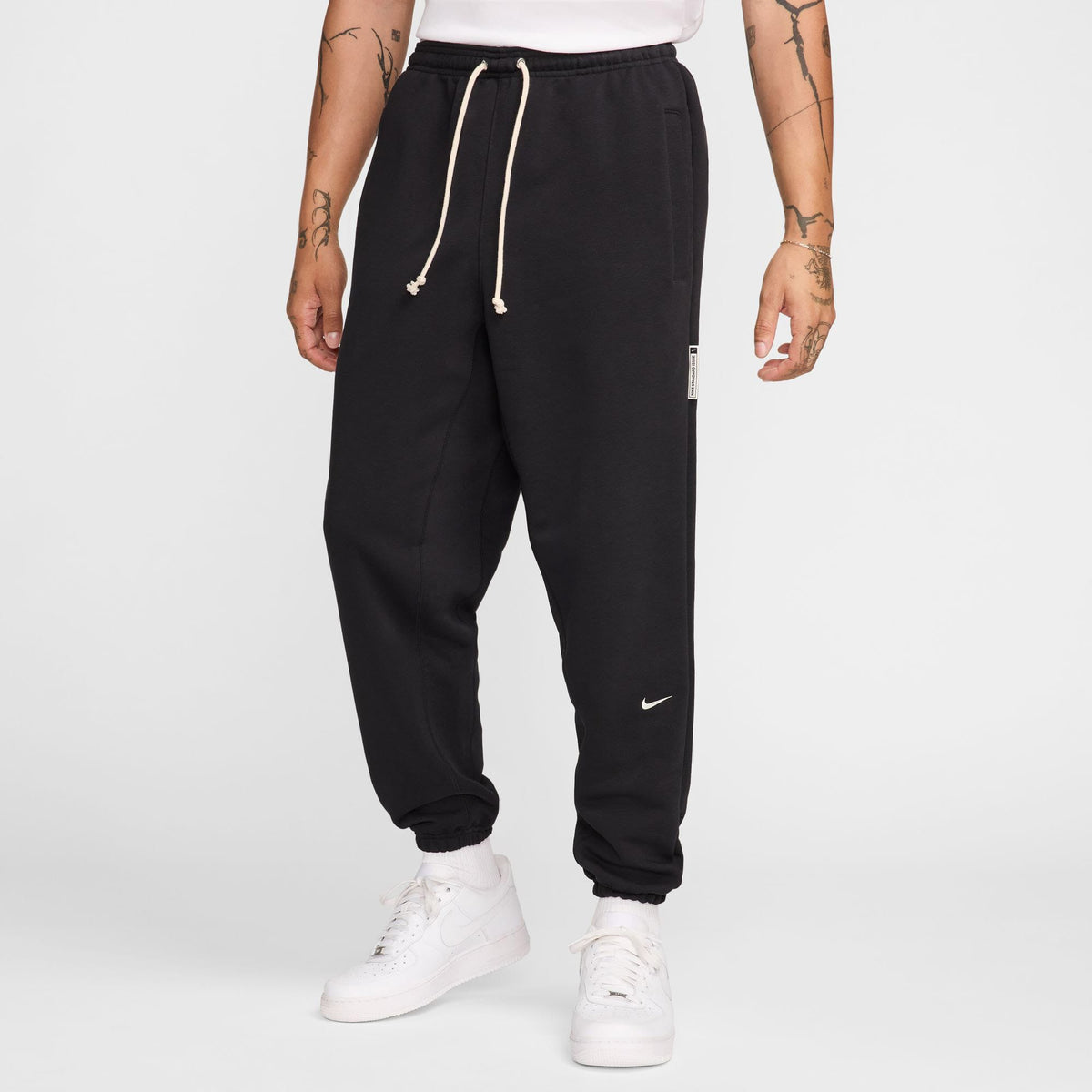 Nike Standard Issue Erkek Siyah Eşofman Altı