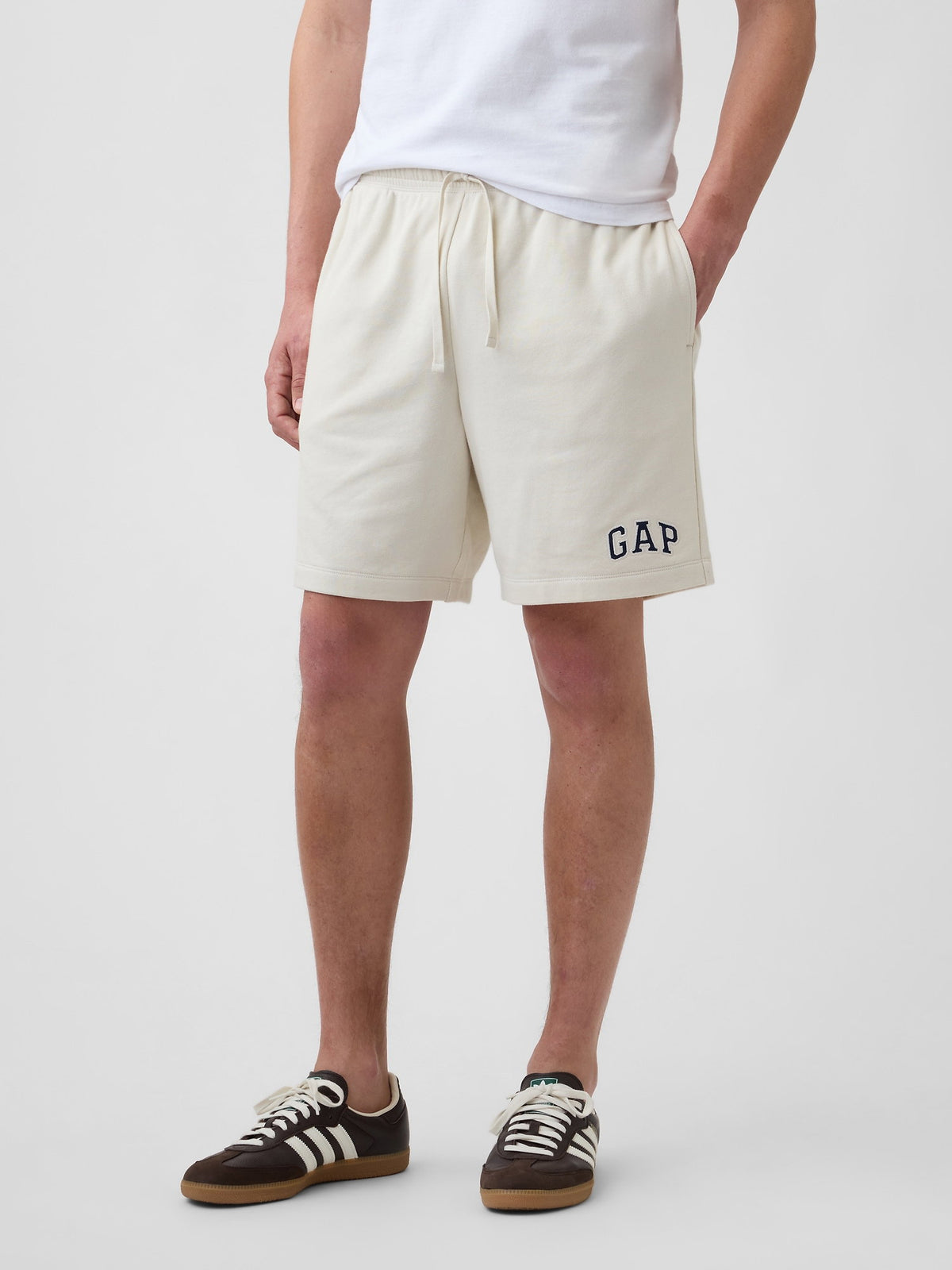 Kırık Beyaz 8'' Gap Logo Fransız Havlu Kumaş Şort