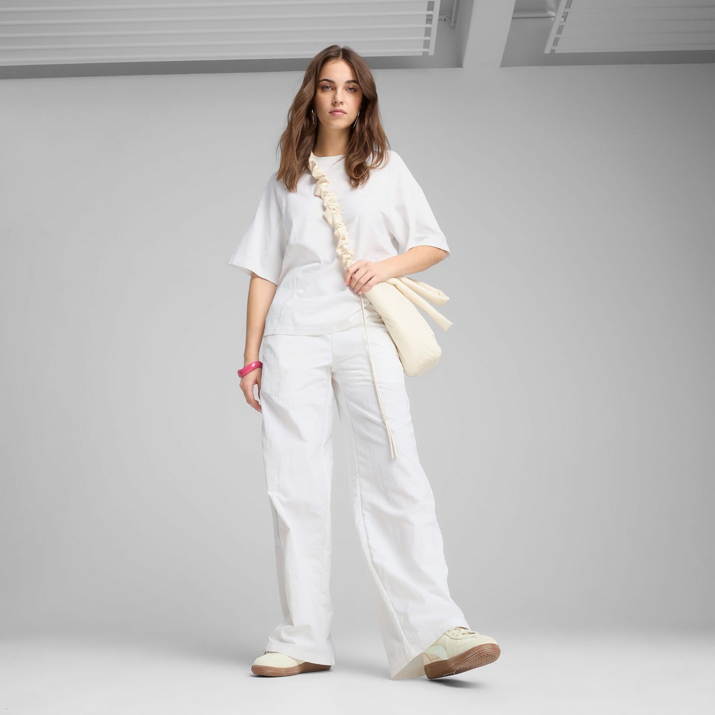 Puma Dare To Relaxed Dokuma Fermuarlı Kadın Beyaz Eşofman Altı