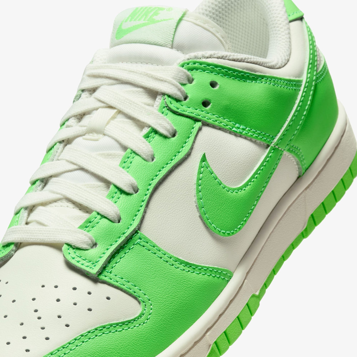 Nike Dunk Low Kadın Beyaz Sneaker
