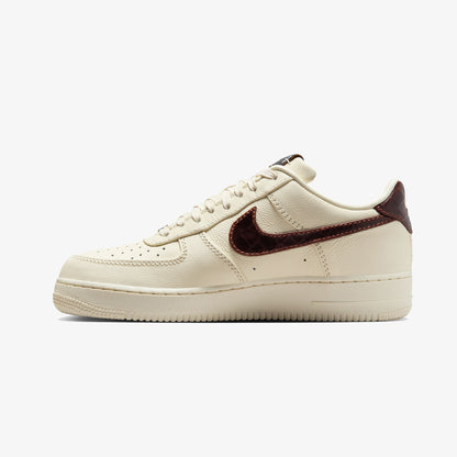 Nike Air Force 1 '07 Erkek Beyaz Spor Ayakkabı
