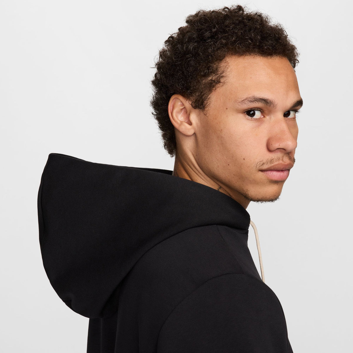 Nike Standard Issue Erkek Siyah Sweatshirt