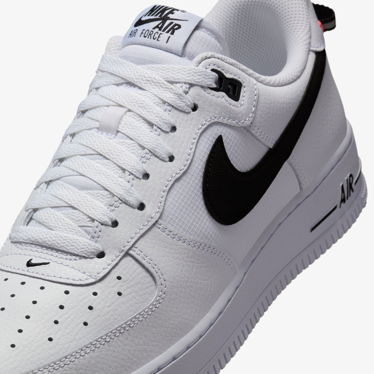 Nike Air Force 1 '07 Lv8 Erkek Beyaz Sneaker