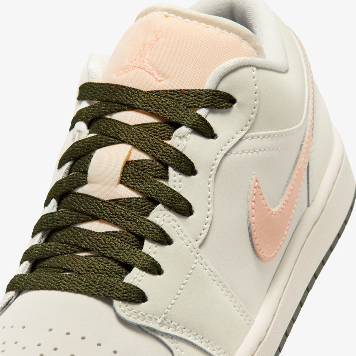 Jordan Air Jordan 1 Low Kadın Beyaz Spor Ayakkabı