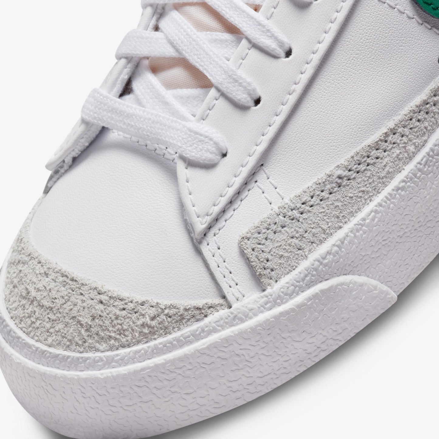 Nike Blazer Mid '77 Vintage Kadın Beyaz Spor Ayakkabı