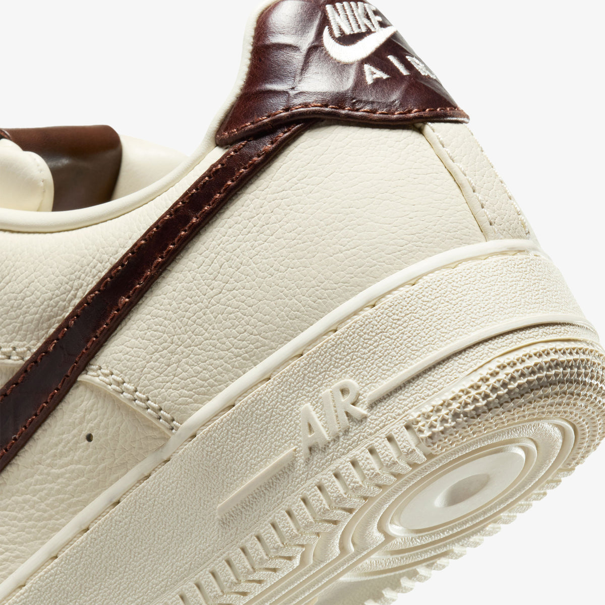 Nike Air Force 1 '07 Erkek Beyaz Spor Ayakkabı