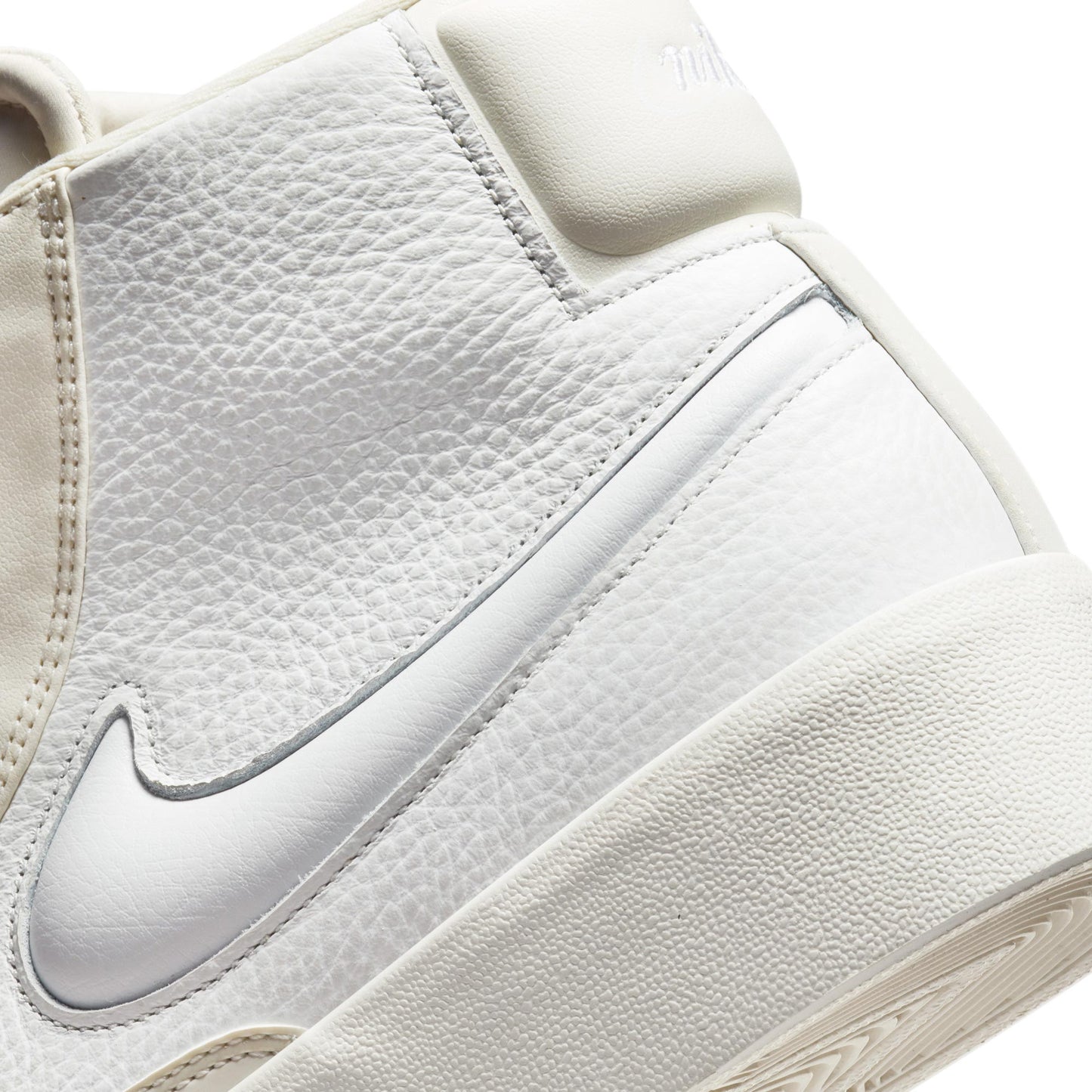 Nike Blazer Mid Victory Kadın Beyaz Spor Ayakkabı
