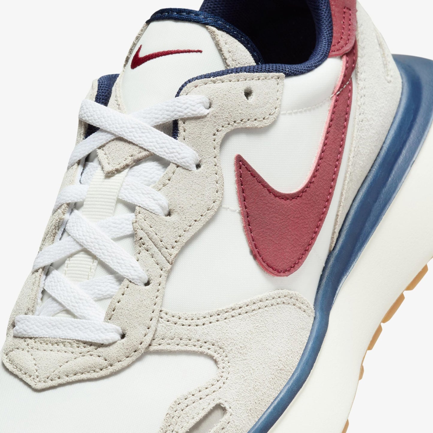Nike Phoenix Waffle Kadın Beyaz Spor Ayakkabı