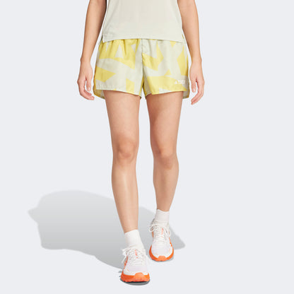 Adidas Terrex Multi Light Printed Kadın Sarı Koşu Şortu