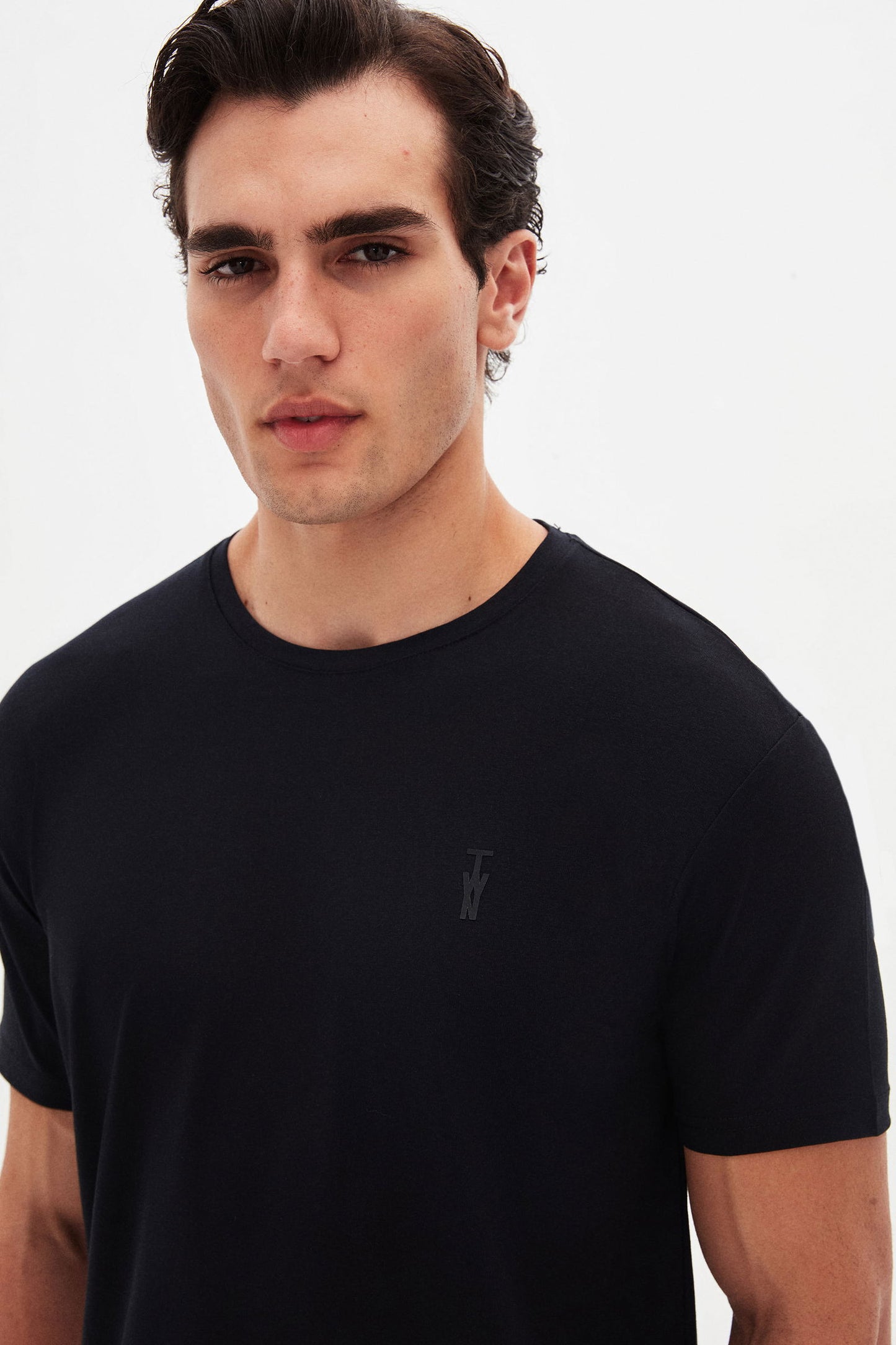 Twn Slim Fit Siyah Düz Kabartma Baskılı T-shirt