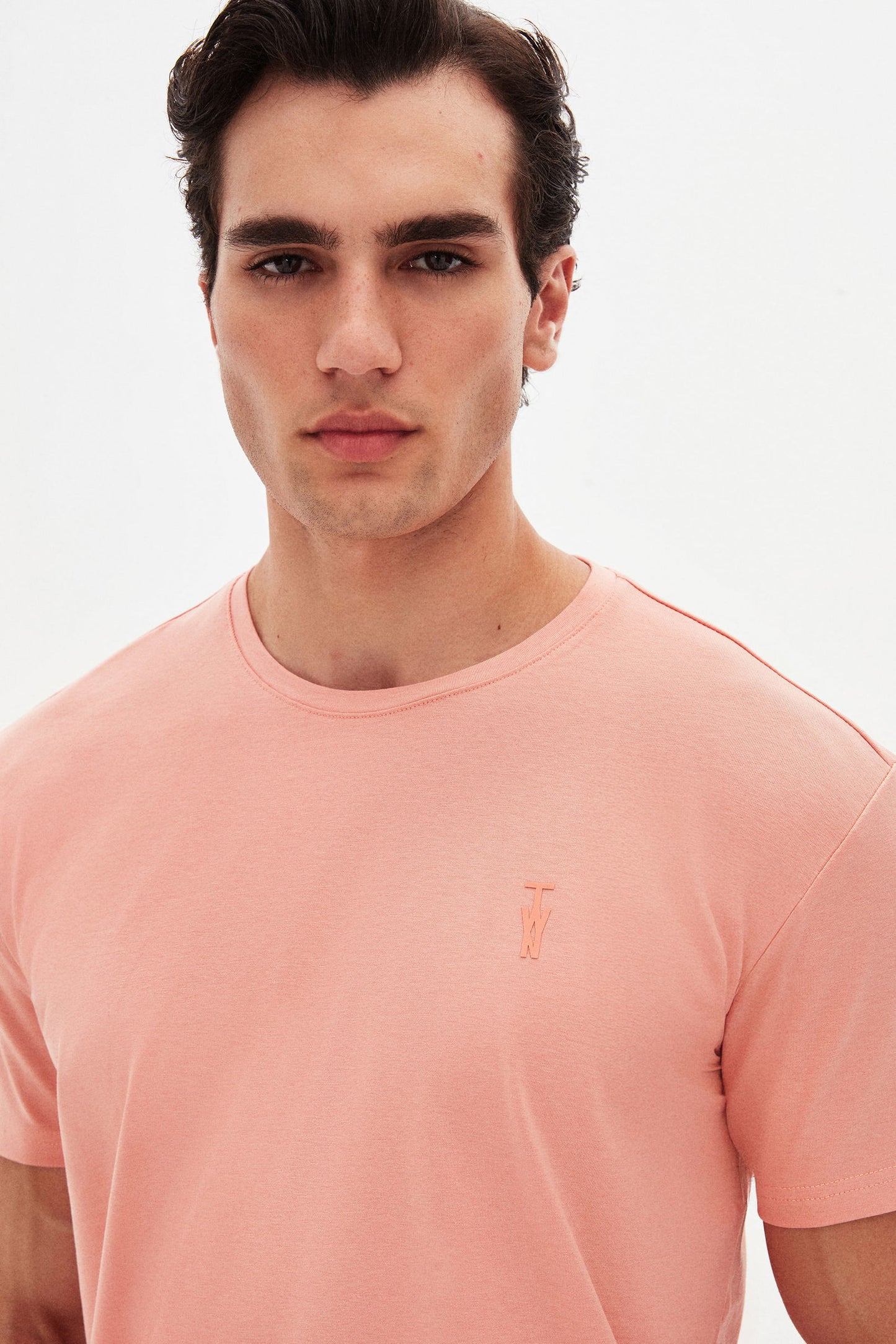Twn Slim Fit Kil Düz Kabartma Baskılı T-shirt