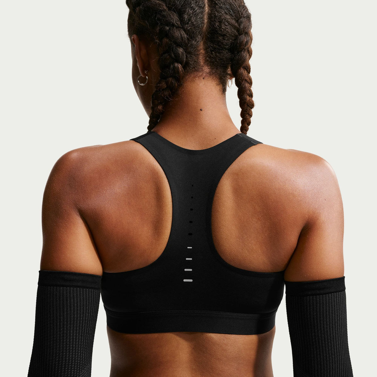 Nike Swift Yüksek Destekli Hafif Astarlı Kadın Siyah Bra