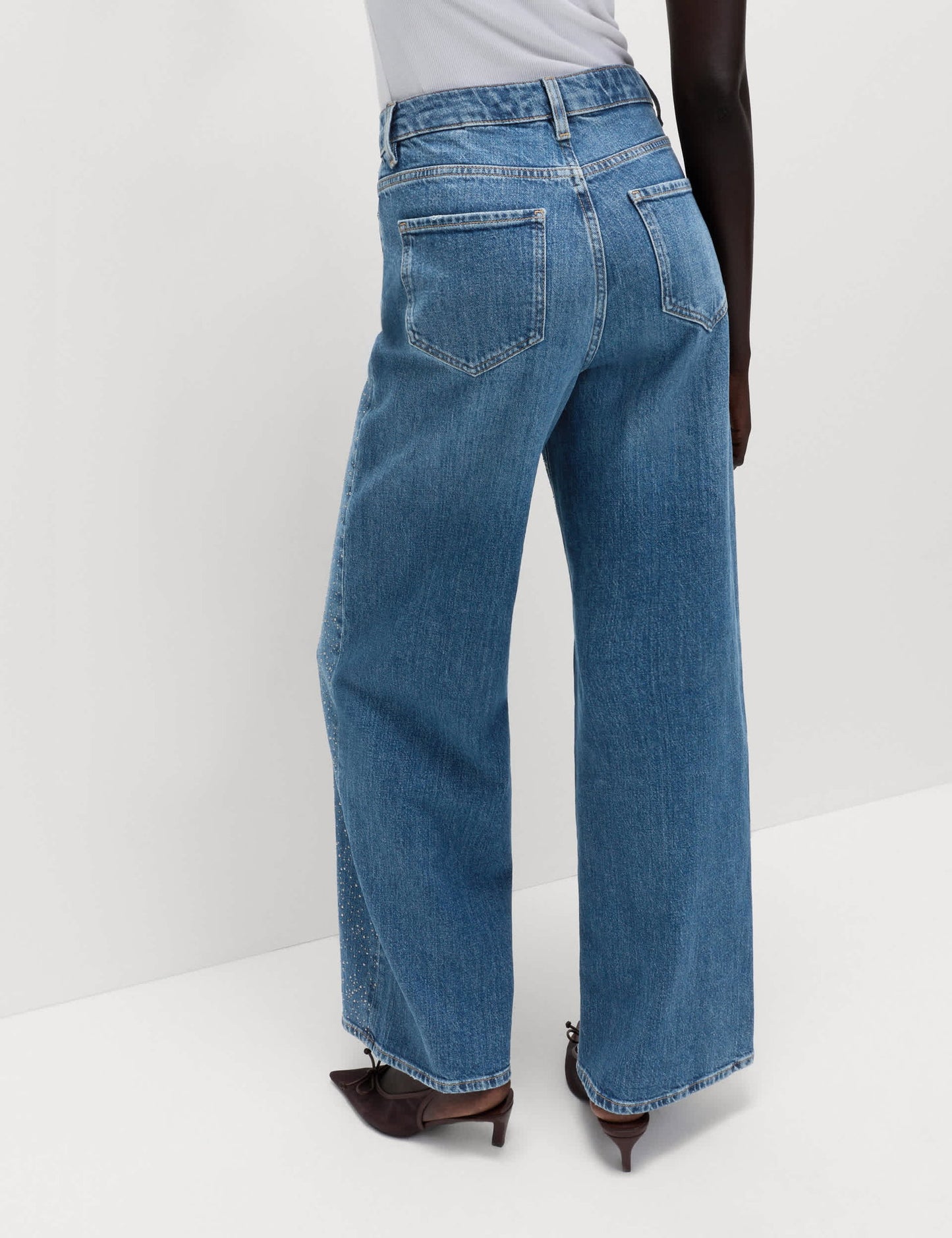 Yüksek Bel Taş Detaylı Geniş Paça Jean