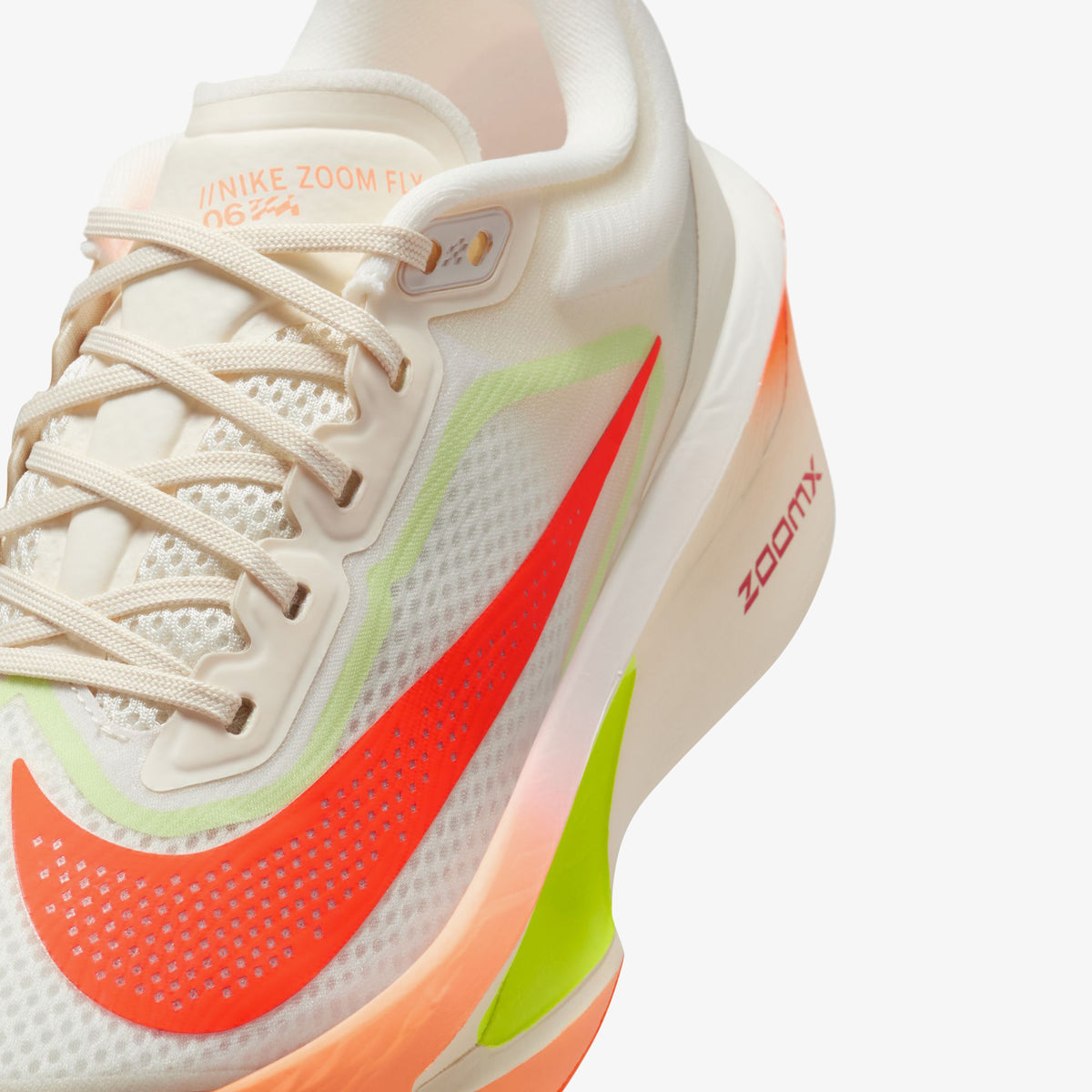 Nike Zoom Fly 6 Kadın Beyaz Koşu Ayakkabısı