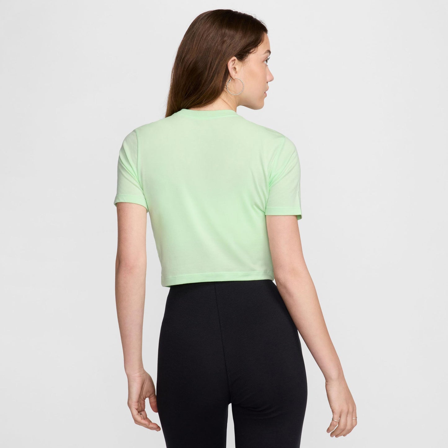 Nike Sportswear Essential Kadın Yeşil T-shirt