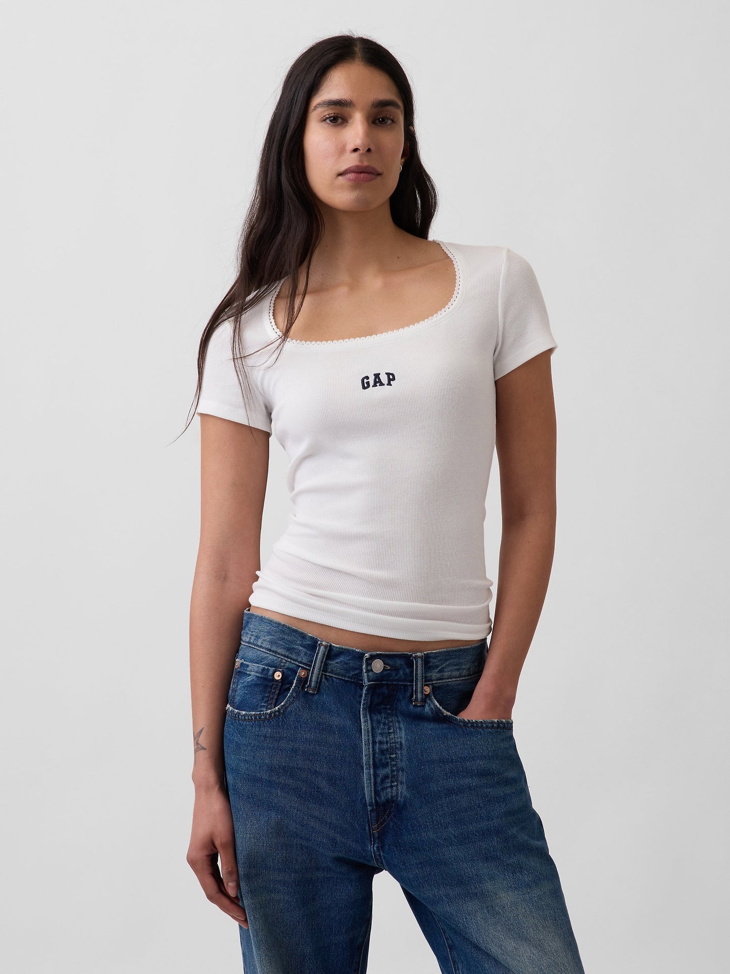 Beyaz Fitilli Gap Logo Scoopneck Üst