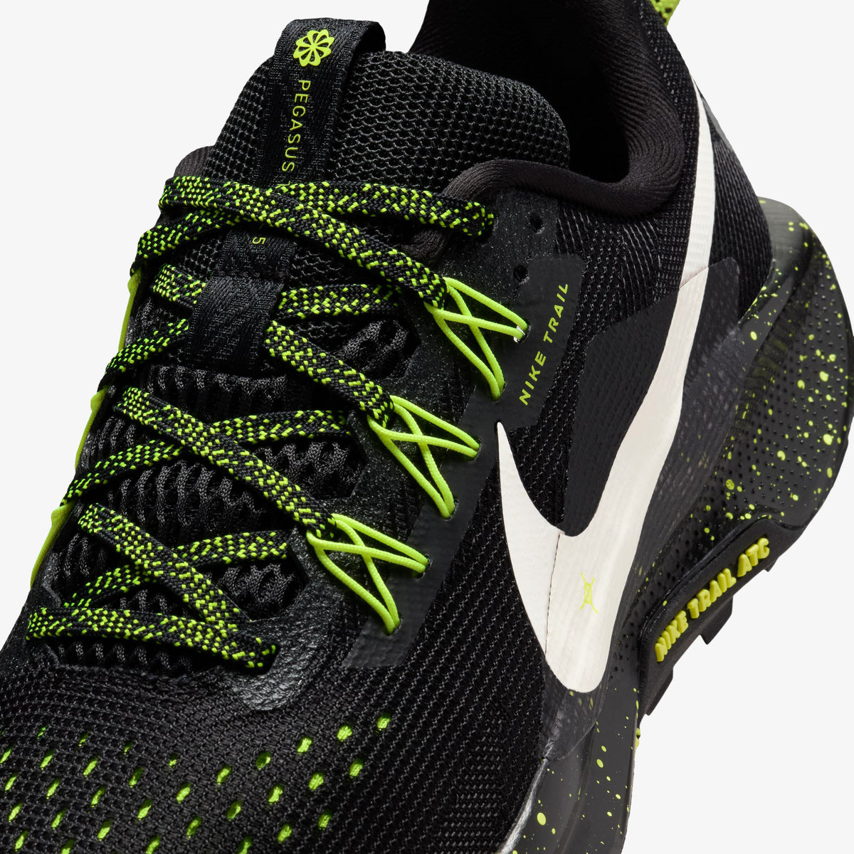 Nike Pegasus Trail 5 Kadın Siyah Koşu Ayakkabısı