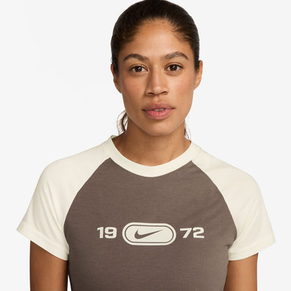 Nike Sportswear Chill Knit Kadın Beyaz T-shirt