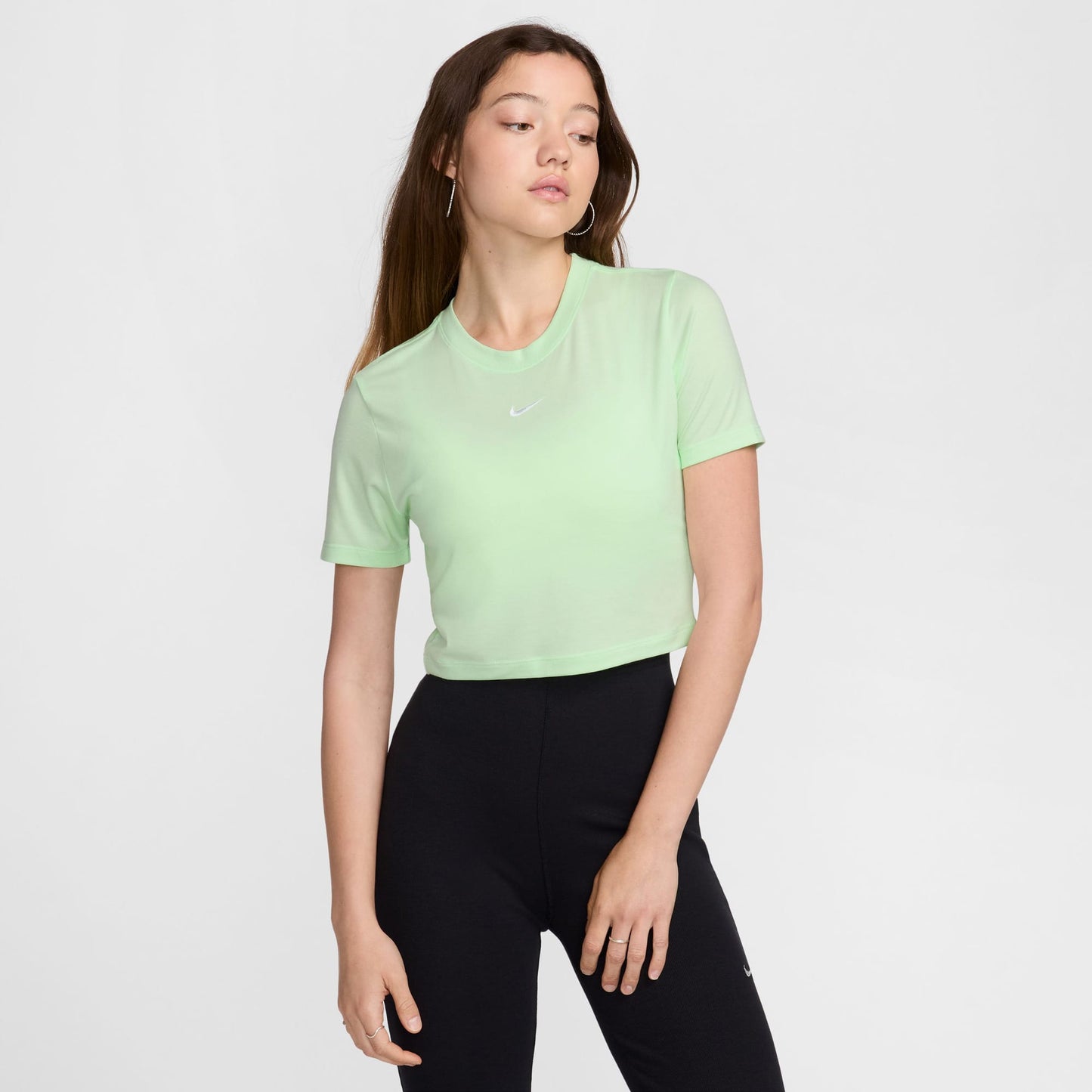 Nike Sportswear Essential Kadın Yeşil T-shirt
