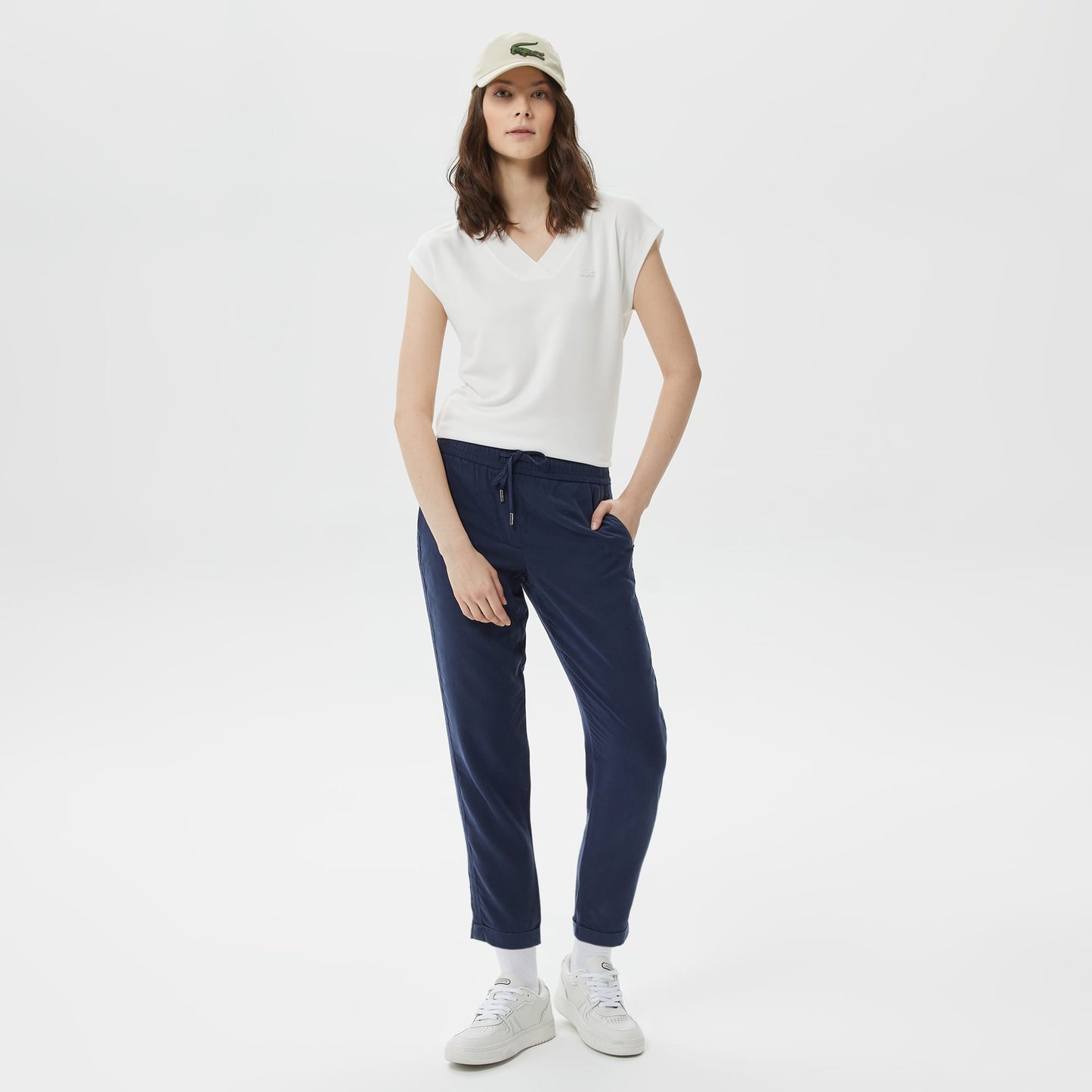 Lacoste Kadın Slim Fit V Yaka Beyaz T-shirt