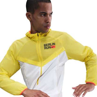 Nike Stride Erkek Beyaz Koşu Ceketi