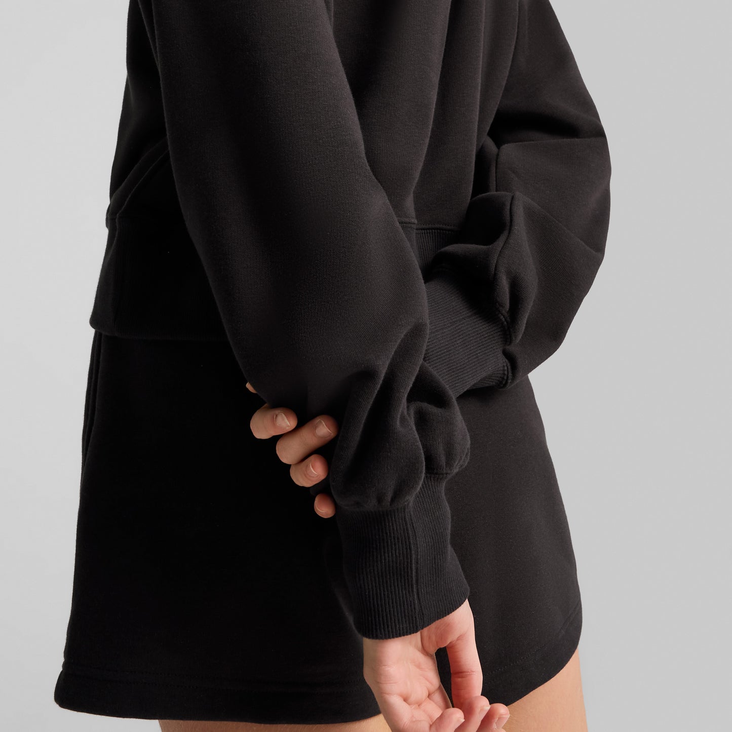 Puma Wardrobe Essentials Relaxed Kadın Siyah Sweatshirt