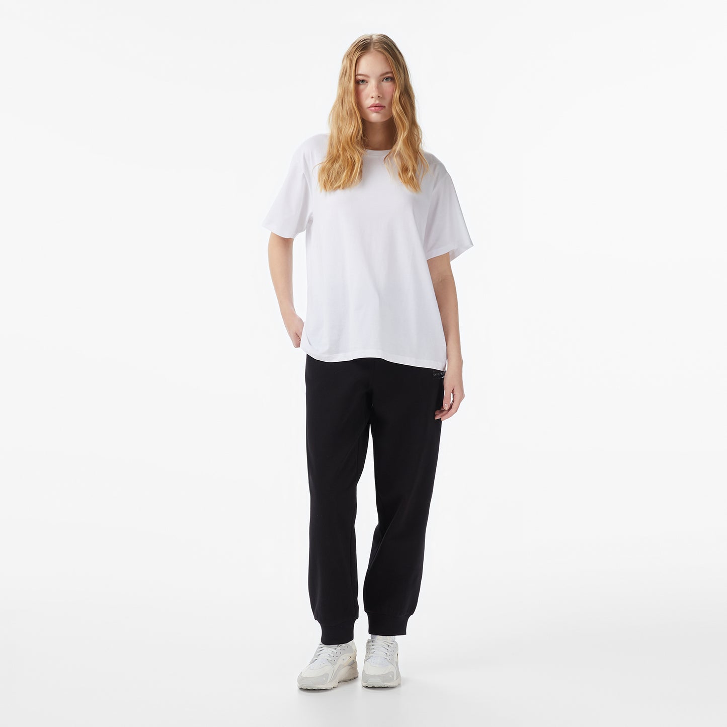 Emporio Armani Train Core Kadın Beyaz T-shirt