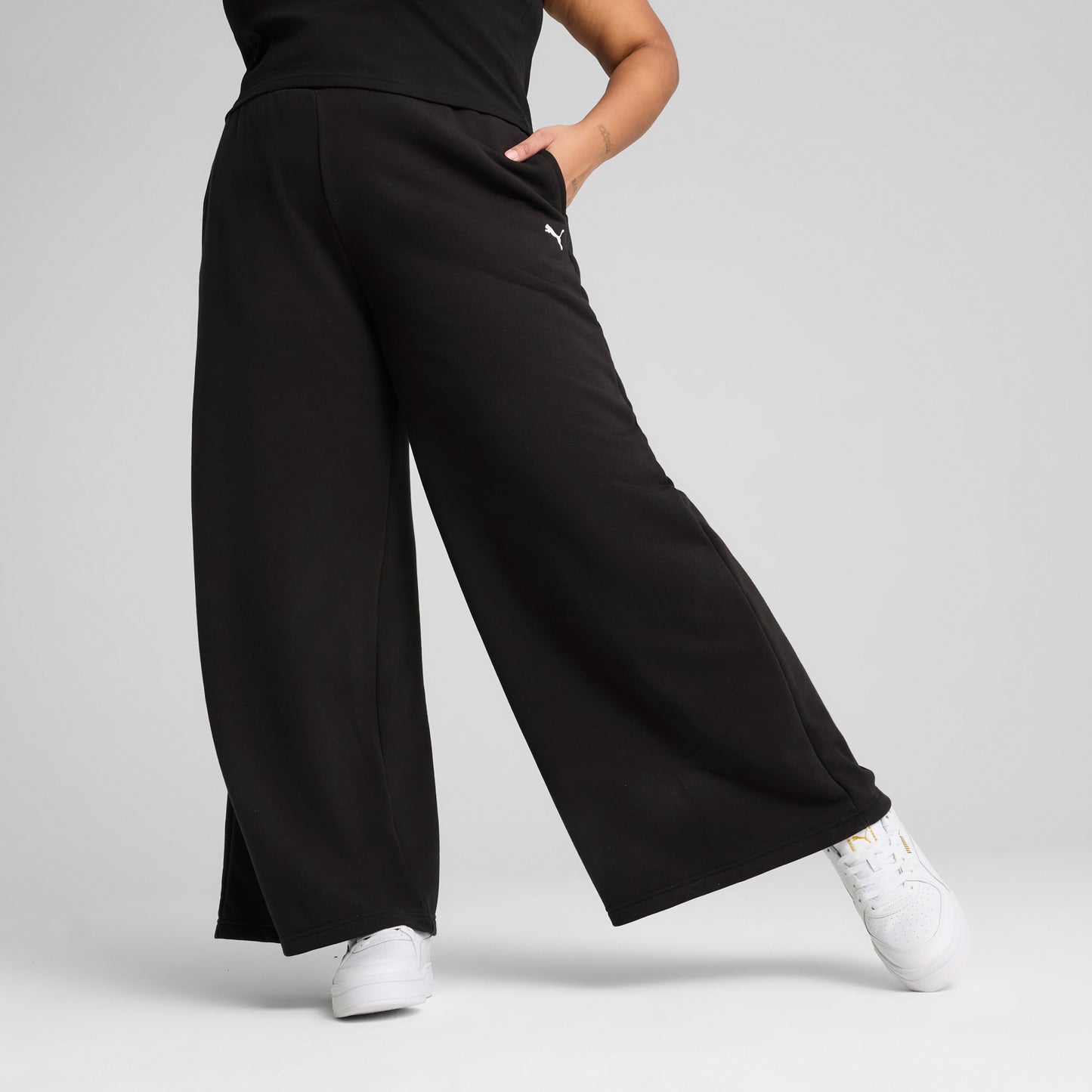 Puma Wardrobe Essentials Relaxed Kadın Siyah Eşofman Altı